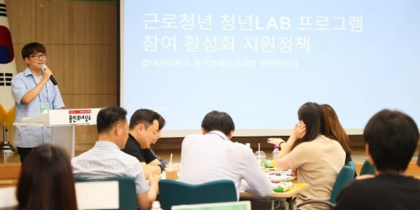 3-1. 8일 용인특례시청 비전홀에서 열린 _제4기 용인청년정책네트워크_ 위원들의 청년정책 제안 대회.jpg