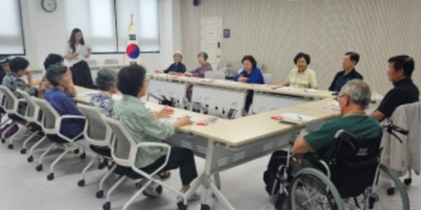 5. 용인특례시 치매예방교실 모습.jpg