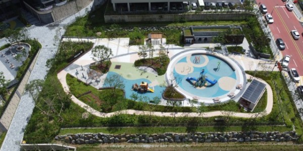 3. 지난 13일부터 시민들에게 개방한 김량장동 _중앙 물빛어린이공원_ 전경.jpg