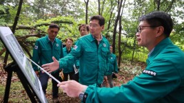 6-1. 이상일 용인특례시장이 16일 포곡읍 산사태 취약지역을 찾아 현장을 살펴봤다..jpg