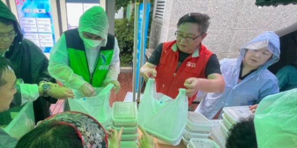 노사합동 삼계탕 나눔 봉사활동 사진1(240718).jpg