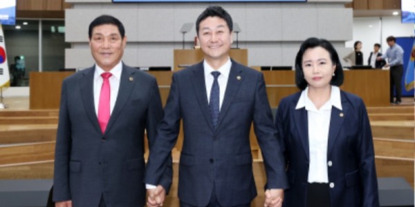 240719 김진경 의원, 제11대 의회 후반기 의장 당선...155명 의원 하나 돼 진일보한 역사 기록할 것 (1).jpg