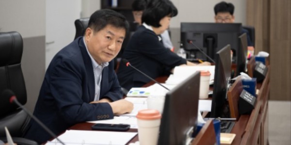 240725 김상곤 의원, 미래과학협력위원회 첫 공식 활동 AI 윤리 제도 구축의 중요성 강조.jpg