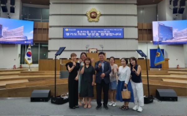 240729 성기황 의원, 용호마을 주민들과 의회 견학 진행 (1).jpg