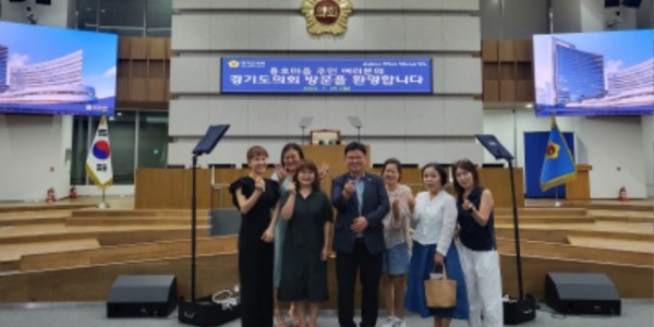 240729 성기황 의원, 용호마을 주민들과 의회 견학 진행 (1).jpg