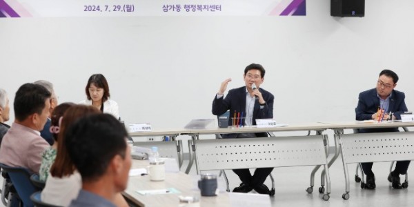 5-1. 이상일 용인특례시장이 29일 처인구 삼가동 주민과 소통간담회를 열고 지역 현안을 청취했다.jpg