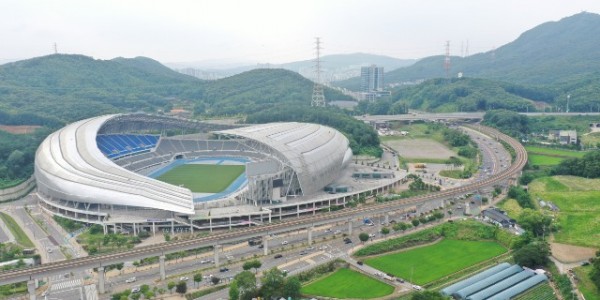 1-2. 반디비 체육센터가 조성될 용인미르스타디움 임시주차장 부지 전경.jpg