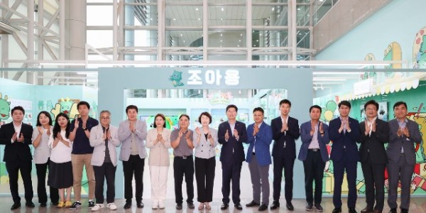 1-1. 용인특례시는 5일 시 캐릭터 활성화를 위해 시청사 1층에 _조아용 홍보존_을 개소, 본격 운영을 시작했다..jpg