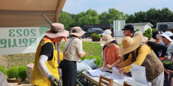 6. 용인시민농장 텃밭 모종 나눔 행사 모습.jpg