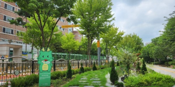 3-1. 기흥구 흥덕초 통학로에 조성된 _자녀안심 그린숲_.jpg