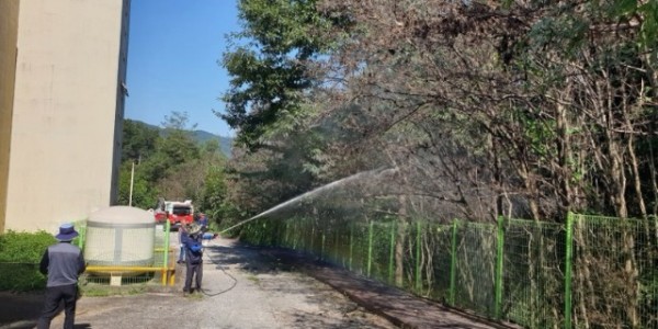 3-1. 용인특례시가 진행 중인 산림병해충 집중 방제 활동 모습.jpg