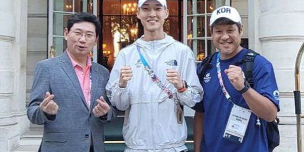 1. 이상일 용인특례시장은 11일 오전(프랑스 파리 현지시각) 용인특례시 소속 우상혁 선수와 김도균 한국 육상 수직도약팀 코치와 조찬을 함께 하면서 우 선수의 다음 도전을 응원했다(1).jpg