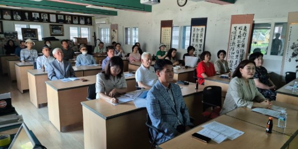 3-1. 용인특례시는 19일 수지구 상현동 심곡서원 산앙재(교육관)에서 ‘심곡서원 역사공원 조성 주민설명회’를 열었다..jpg