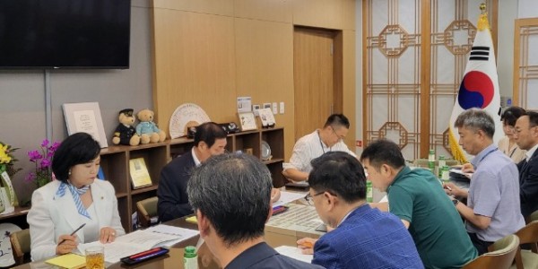 240822 정윤경 의원, 제11대 후반기 출범 이후, 의회 사무처 운영 현황 및 현안 업무보고 받아.jpg