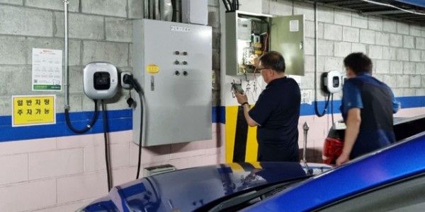 1. 용인특례시가 100세대 이상 아파트 19곳의 전기차 충전시설을 점검한다.jpg