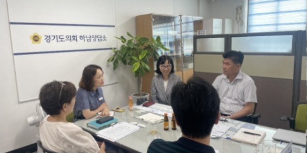 240827 윤태길 의원, 사회복지종사자 처우개선 방안 보고 받아.jpg