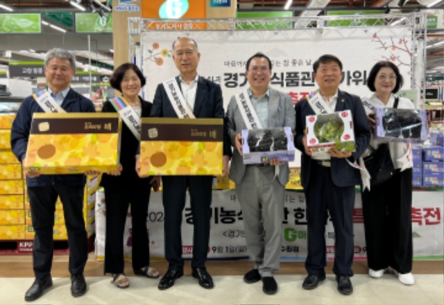 240904 이오수 의원, 경기농식품관 한가위 특별판매전에서 경기도 농산물 우수성 강조 (1).jpg