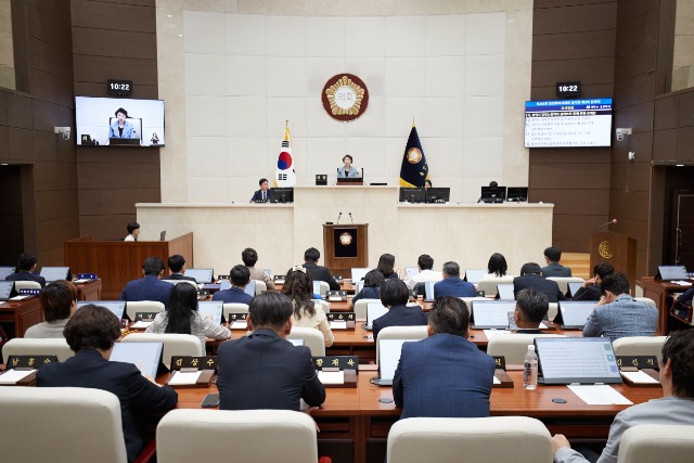 20240905 용인특례시의회, 제286회 임시회 제2차 본회의 열어(1).jpg