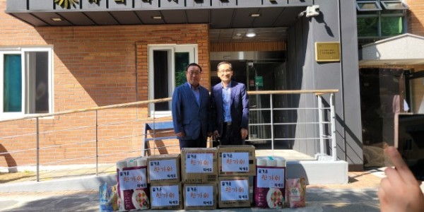 6. 송종률 처인구청장이 백암면에 있는 장애인 복지시설 _해든솔_을 방문해 지원이 필요한 부분을 살피고 생필품을 전달했다..jpeg