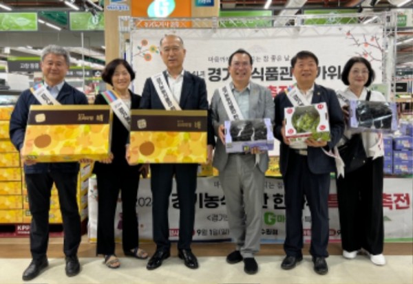 240904 이오수 의원, 경기농식품관 한가위 특별판매전에서 경기도 농산물 우수성 강조 (1).jpg