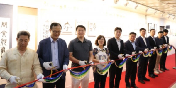 3-2. 기흥구 동백2동에서 9일 행정복지센터 내 아트갤러리 조성을 기념하는 개소식이 열렸다.jpg