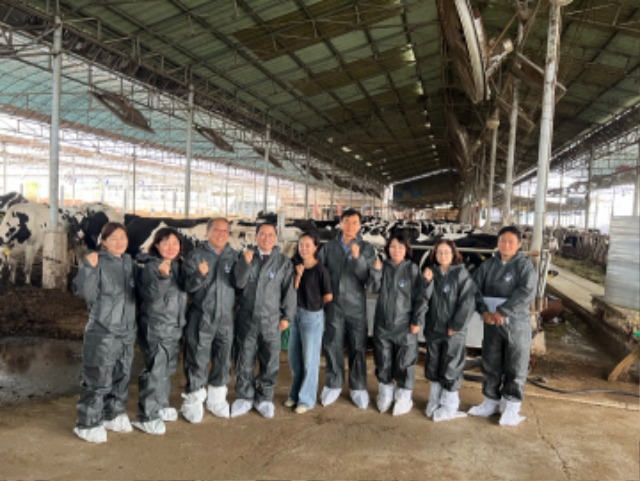 241008 이오수 의원, 축산 냄새 개선 및 수분조절재 연구를 위해 양주.포천 농장 현장 방문.jpg