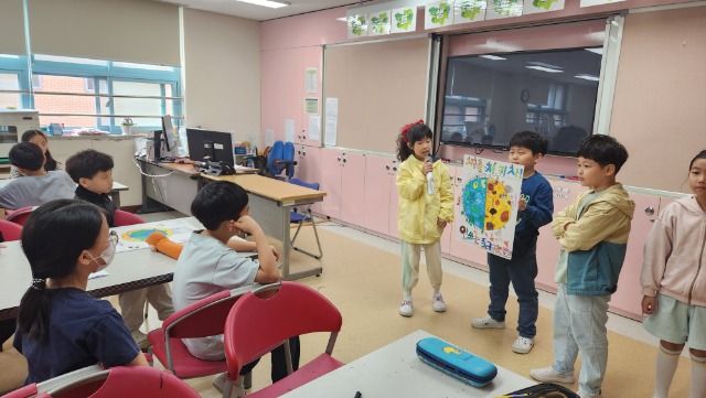 2-1. 용인특례시의 한 초등학교에서 환경교육이 이뤄지고 있는 모습.jpg