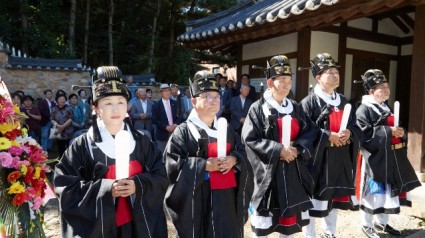 20240930 용인특례시의회 유진선 의장, 용인향교 석전대제 초헌관으로 참여(1).jpg