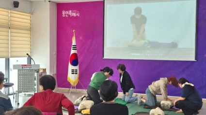 0-3. 수지구 상현3동이 지역 내 통장 28명을 대상으로 진행한 응급처치 교육 모습.jpg