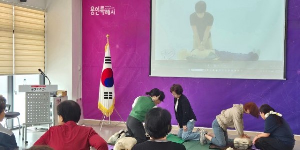 0-3. 수지구 상현3동이 지역 내 통장 28명을 대상으로 진행한 응급처치 교육 모습.jpg