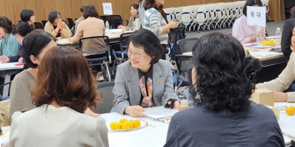 241008 김미리 의원, 여성의 정치 도전과 희망의 메시지 전해(2).jpg