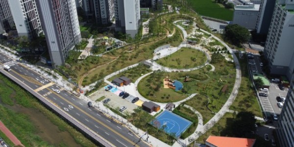 1-1. 처인구 고림동 힐스테이트용인둔전역 아파트 옆에 조성된 보평근린공원 전경.JPG