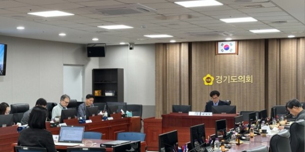 241104 경기도의회, ‘제5회 연구활동 지원 심의위원회 및 연찬회’ 개최.jpg