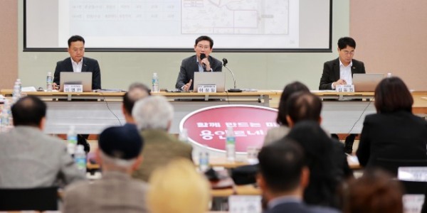 3-1. 이상일 용인특례시장이 12일 수지구청에서 수지구 공동주택 입주자대표 59명과 간담회를 가졌다.JPG