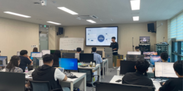 (사진자료1) 교육생들이 반도체 설계 전문교육을 듣고 있다.png