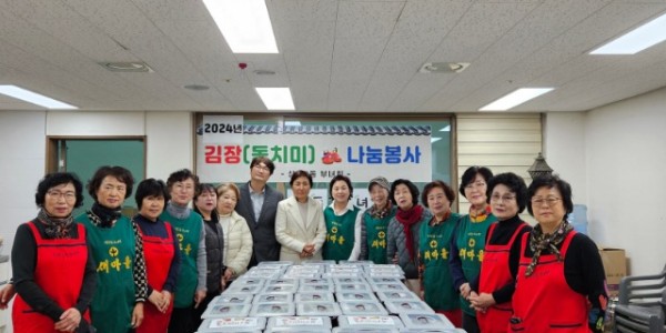 4-13. 상현2동 새마을부녀회가 물김치 나눔 행사를 열었다..jpg