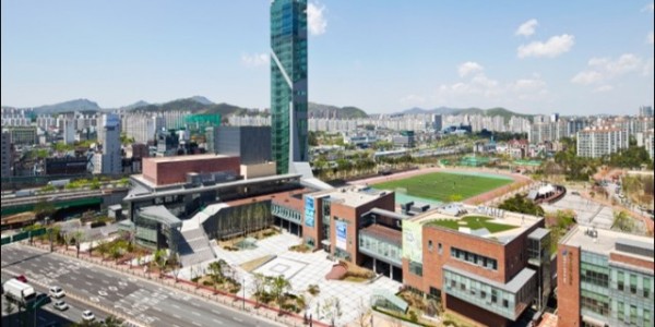 2. 용인특례시가 하수시설 운영에 필요한 전력 사용 계약 변경으로 예산을 절감했다. 사진은 용인특례시 수지레스피아 전경.jpg