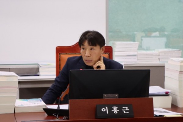 241127 이홍근 의원, 국가사무를 도민의 세금으로 대행...예산 승인 맞나.jpg