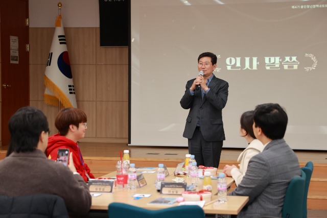 7-1. 이상일 용인특례시장이 4일 제4기 청년정책네트워크 성과공유회에 참석해 인사말하고 있다.JPG