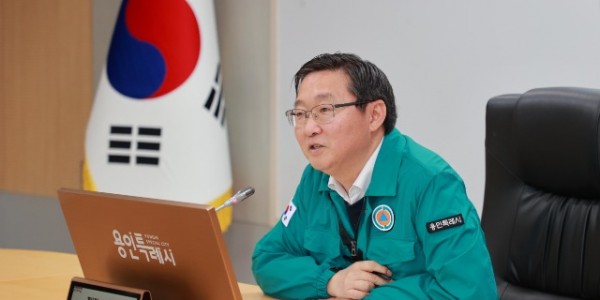 8-2. 류광열 용인특례시 제1부시장이 12일 민생안전 대책회의에서 긴급 대책을 논의하고 있다.JPG