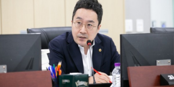 241213 최병선 의원, 경기연구원 의정부로의 일부 이전 지사 결재 부재 질타.jpg