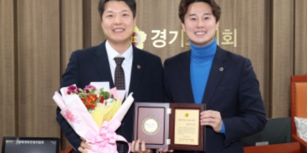 241216 오지훈 의원,2024년 행정사무감사 문화체육관광위원회최우수의원 감사패 수상.jpg