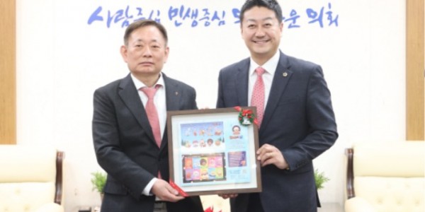 241216 김진경 의장, 16일 ‘2024년 크리스마스 씰 증정식 및 특별성금 전달식’ 실시 (1).jpg