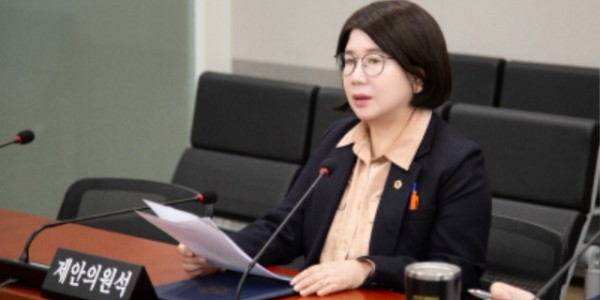 241217 이서영 의원, ‘경기도교육청 학교 상징물 관리 조례안 통과.jpg