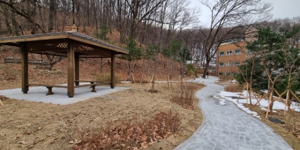 6-1. 용인특례시는 처인구 양지면 주북리 소재 사회복지시설 ‘즐거운 우리집’에 소외계층을 위한 ‘나눔 숲’을 조성했.jpeg