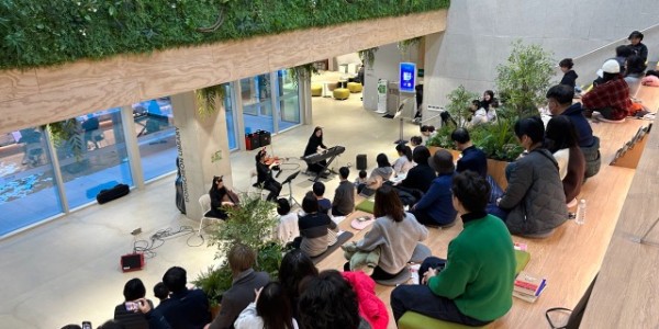 4. 20일 용인특례시 동천도서관에서 책숲에서 즐기는 크리스마스 음악회가 개최됐다.jpg