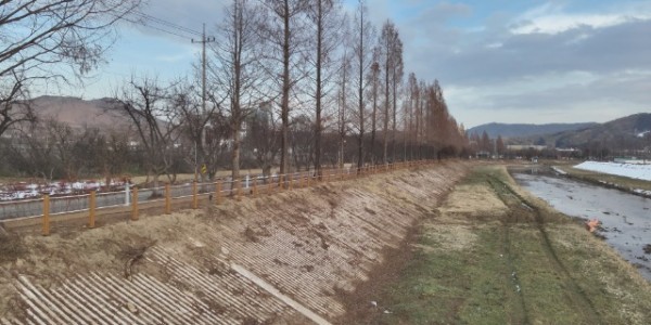3-1. 용인특례시 처인구 백암면이 청미천 하천 준설과 산책로 조성 사업을 마무리했다..JPG