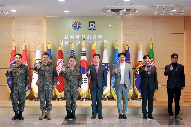 9-1. 이상일 용인특례시장이 23일 지상작전사령부를 방문해 군장병에 대한 지원과 안보태세 확립에 대해 논의했다..JPG