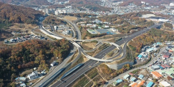 8-1. 2025년 1월 1일 개통하는 세종-포천 고속도로 북용인 나들목 전경.JPG