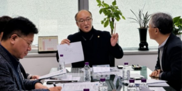 250103 김동영 의원, 물류창고 표준허가기준 마련 위한 연구 추진상황 점검 (1).jpg
